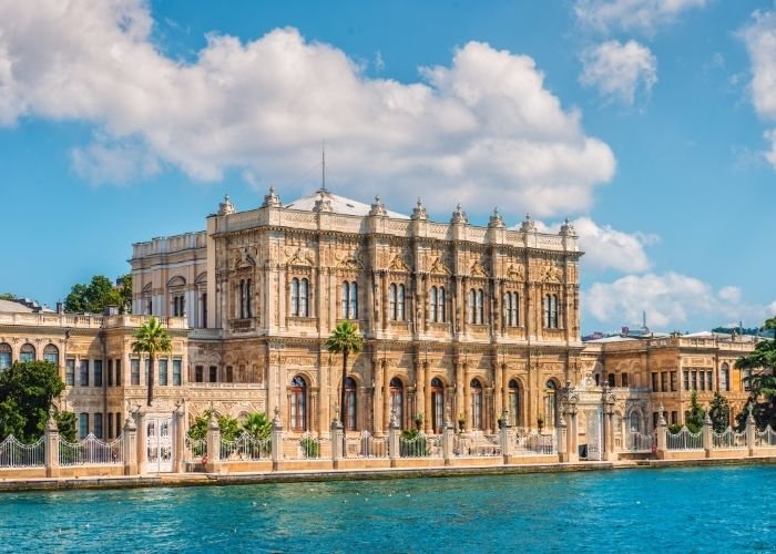 رحلتك إلى قصر دولمه بهجه اسطنبول مع أبرز شركات سياحية في تركيا خلال شهر عسل في تركيا