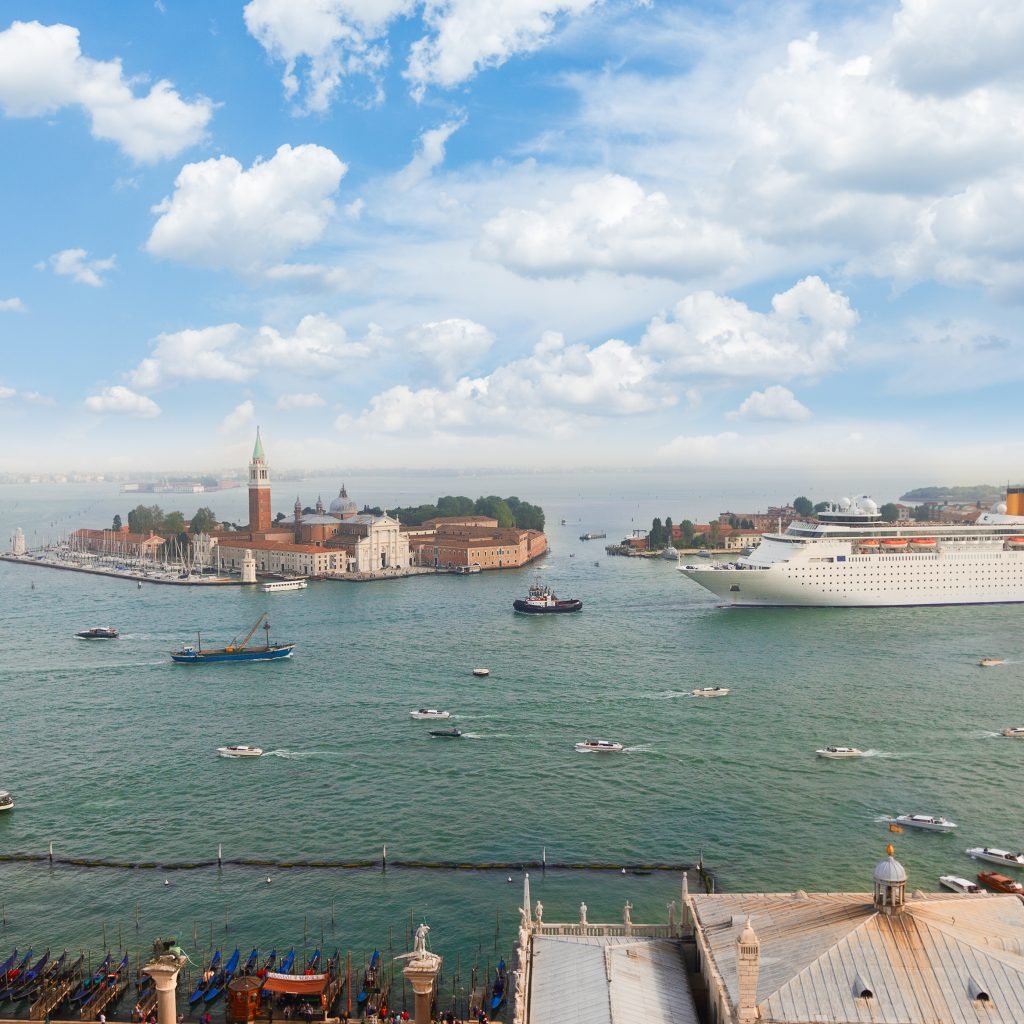 تمتع بزيارة ميناء غلطة بورت في اسطنبول خلال السفر الي تركيا سياحة