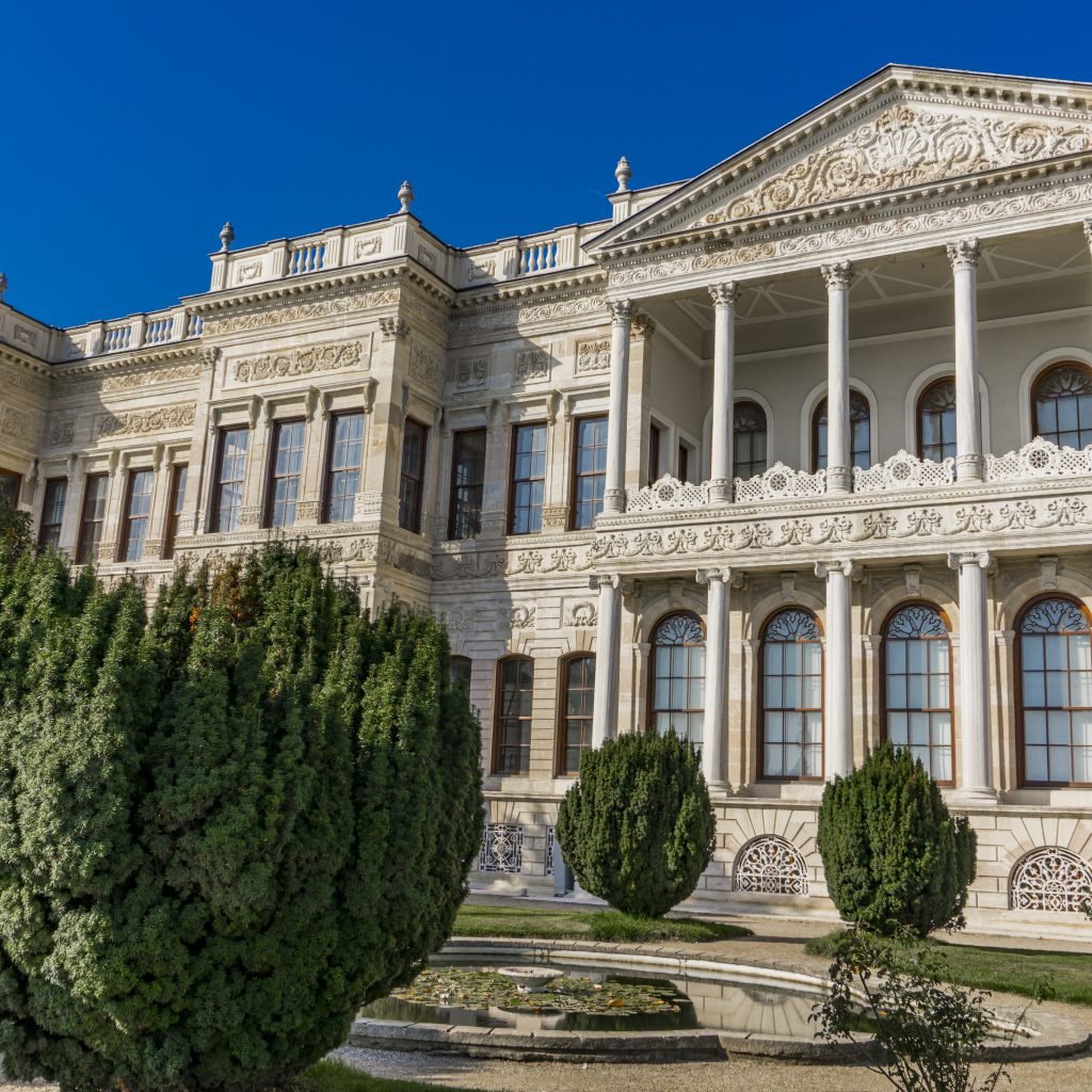 رحلتك إلى قصر دولمه بهجه اسطنبول مع أبرز شركات سياحية في تركيا خلال شهر العسل في تركيا