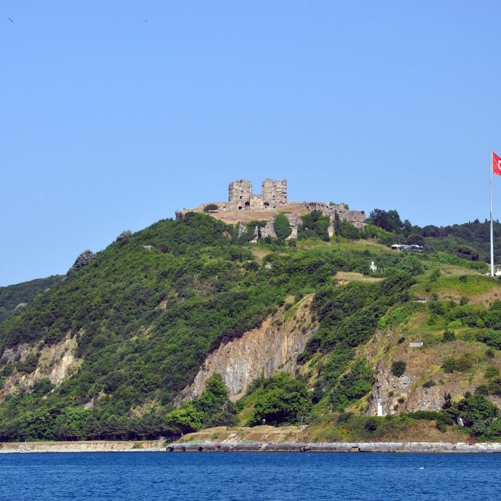 استكشف قلعة يوروس اسطنبول في عروض سفر الى تركيا