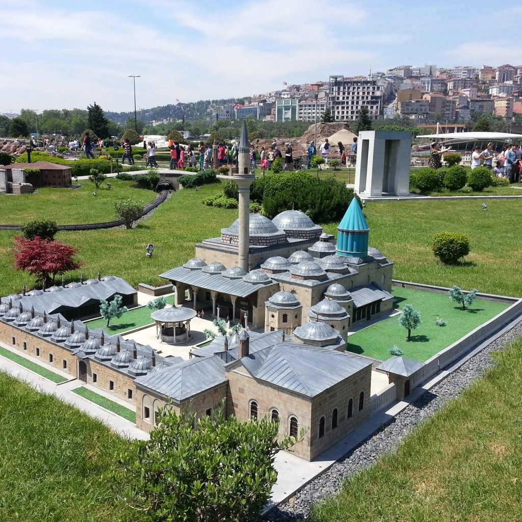 شاهد أسوار القسطنطينية اسطنبول عند سفرة الى تركيا