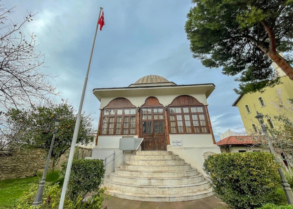 افضل اماكن سياحيه في تركيا مكتبة نجيب باشا إزمير