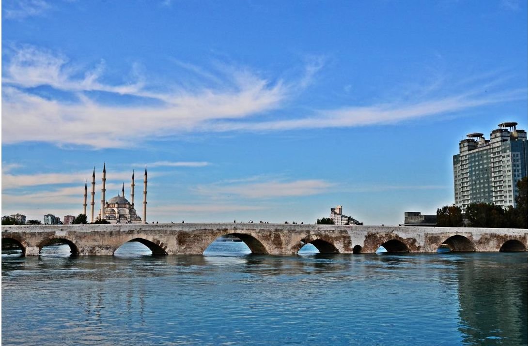 جسر نهر سيحان في أضنة اجمل مدينة تركيا