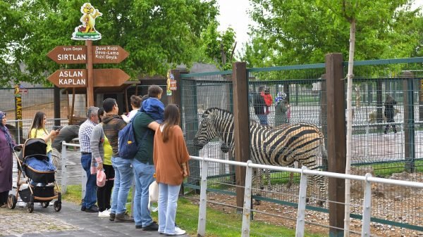 حديقة الحيوانات إزمير أشهر حدائق مدن تركيا